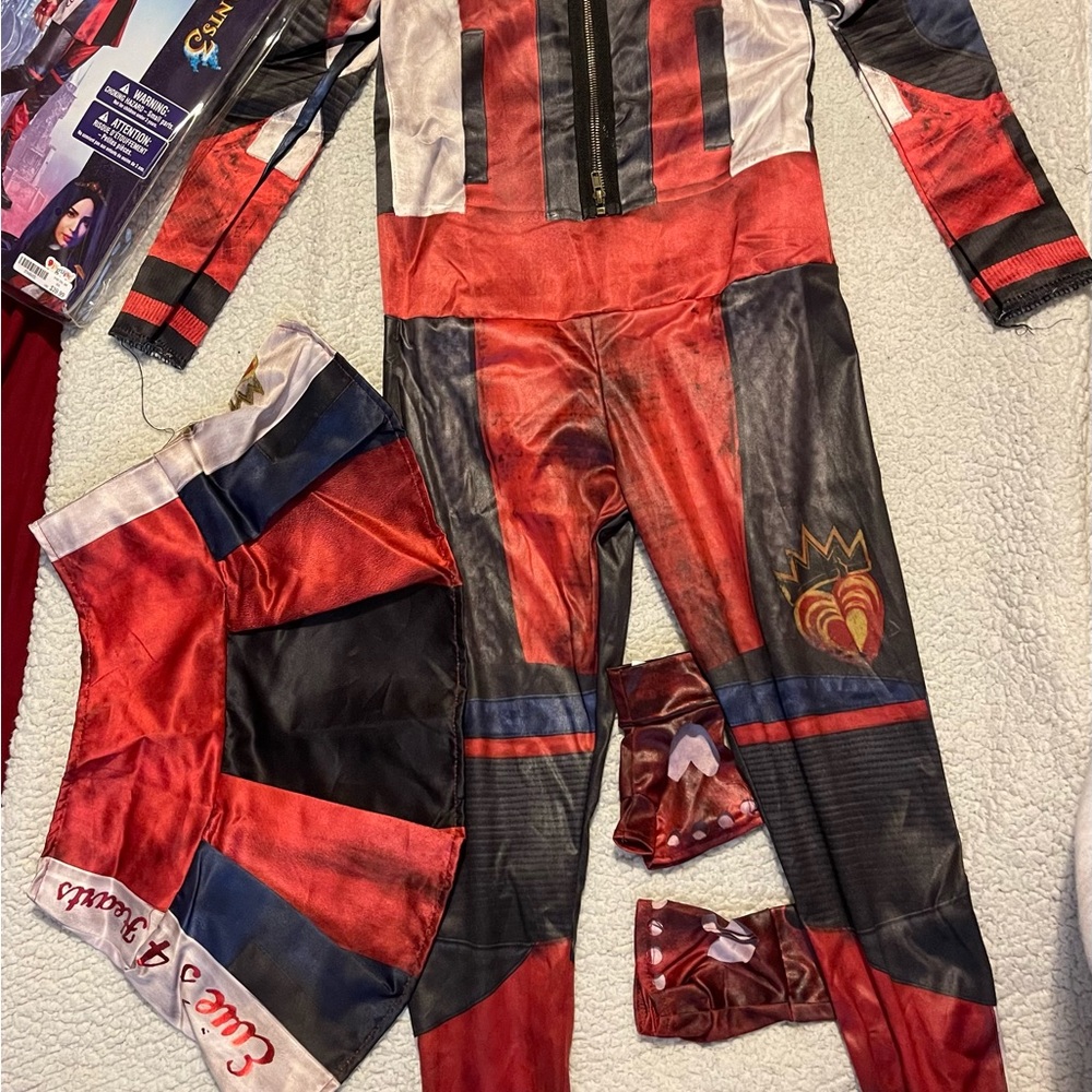 Girls Halloween costume, Evie from Descendants 3. Size Small